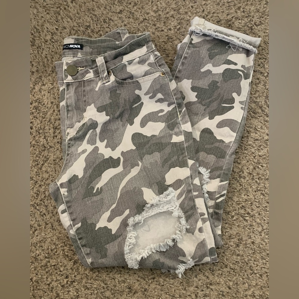 Size 1 Fashion Nova camo jeans